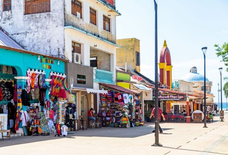 Image of shopping downtown in Cozumel free walking tour
